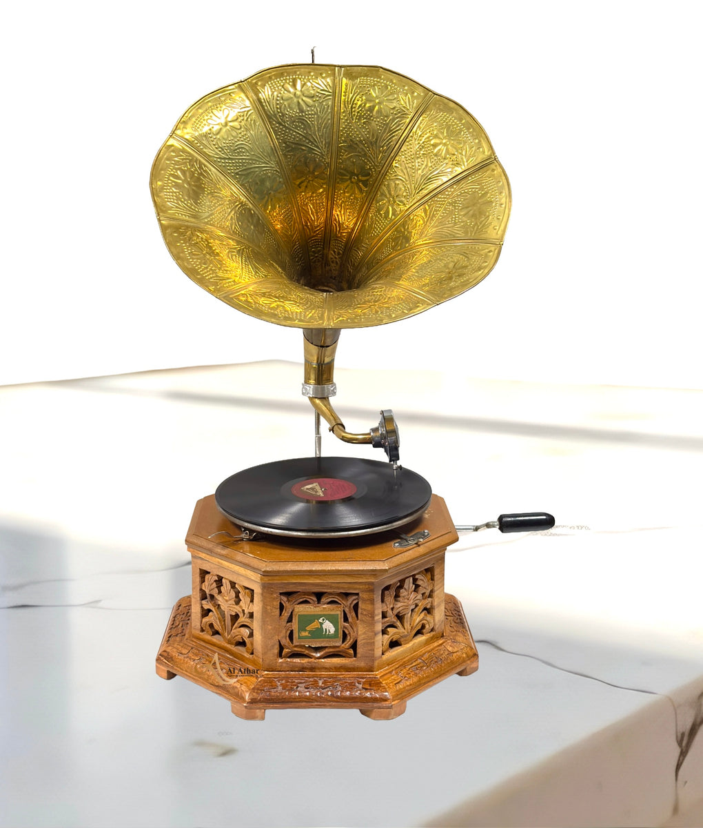 Vintage Brass Gramophone for Home Hotels Handcrafted Antique Décor Vintage Brass Gramophone for Home Hotels Handcrafted Antique Décor