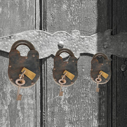 Vintage pad lock with 2 brass keys
Handcrafted iron lock for trunks
Old-fashioned padlock for doors
Rusted trunk lock with vintage keys
Decorative antique padlock India