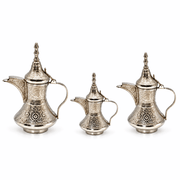 brass coffee pot UAE, Emirati coffee dallah UAE, traditional Arabic coffee pot Dubai, handcrafted brass dallah UAE, gold-finish brass coffee pot, white-finish Arabic coffee pot, handmade white-finish brass dallah, 